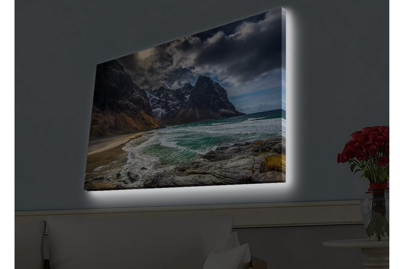 Lerretsbilde med LED-belysning - Dramatiske fjell med snø og en turkis strand, Mørkegrå / Turkis / Beige