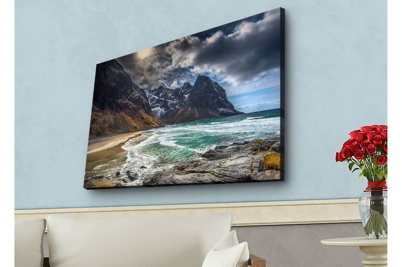 Lerretsbilde med LED-belysning - Dramatiske fjell med snø og en turkis strand - Mørkegrå / Turkis / Beige - Interiør - Maleri & posters - Lerretsbilder