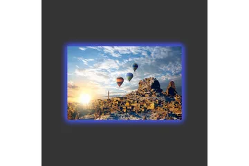 Lerretsbilde med LED-belysning - Fargerike varmluftsballonger som svever over et fjelllandskap med solnedgang - Gull / Blå / Oransje - Interiør - Maleri & posters - Lerretsbilder