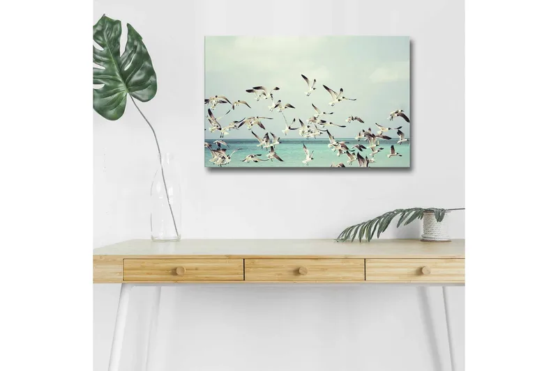 Lerretsbilde med LED-belysning - Flok med fugler som flyr over en blå havoverflate, Lyseblå / Hvit / Svart