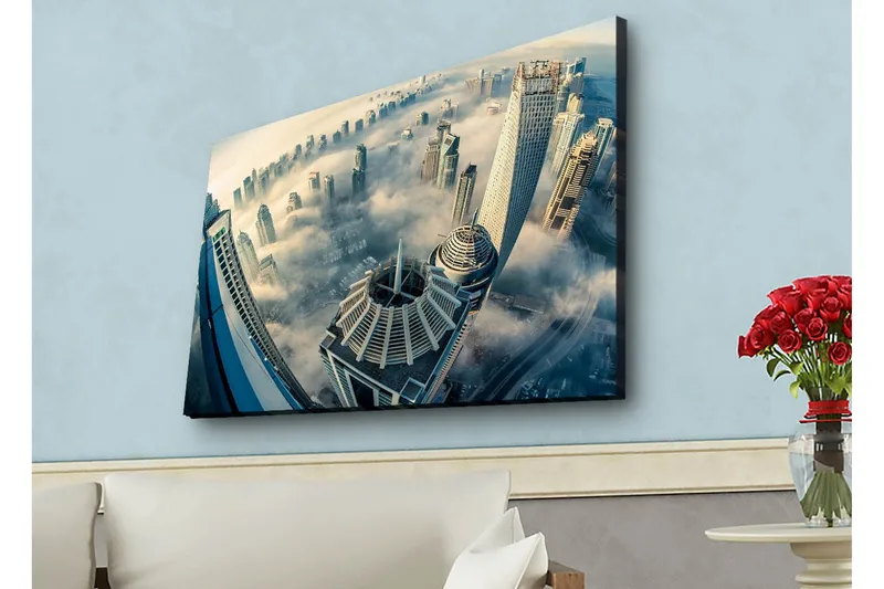 Lerretsbilde med LED-belysning - Futuristisk bybilde med høye skyskrapere i tåke - Grå / Blå / Beige - Interiør - Maleri & posters - Lerretsbilder