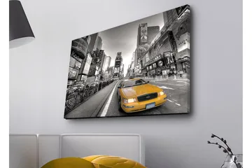 Lerretsbilde med LED-belysning - Gul taxi i et svart-hvitt bybilde av Times Square - Gul / Svart / Grå - Interiør - Maleri & posters - Lerretsbilder