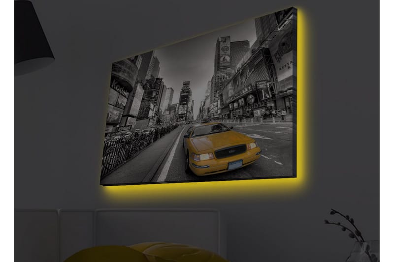 Lerretsbilde med LED-belysning - Gul taxi i et svart-hvitt bybilde av Times Square - Gul / Svart / Grå - Interiør - Maleri & posters - Lerretsbilder