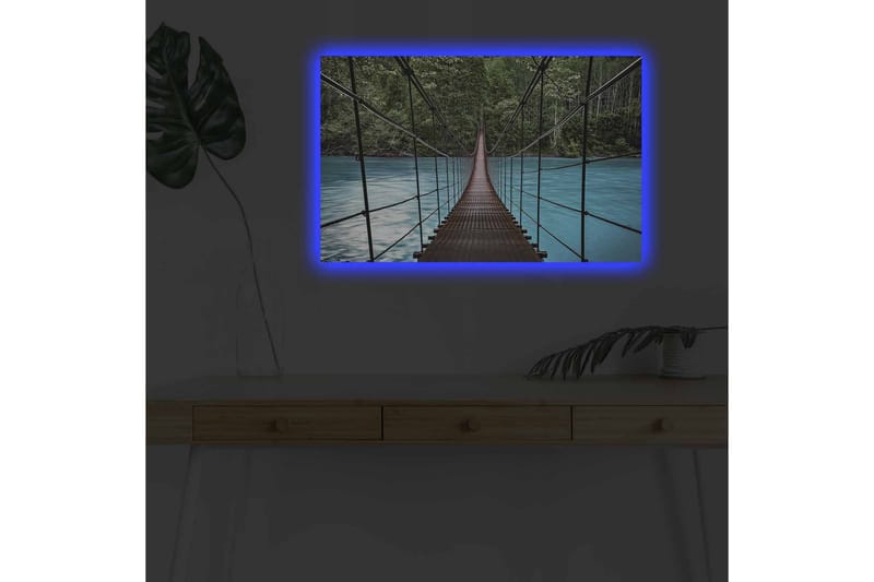 Lerretsbilde med LED-belysning - Hengebro over en klar blå elv omgitt av frodig natur, Grønn / Blå / Brun