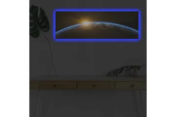 Lerretsbilde med LED-belysning - Jorden sett fra verdensrommet med en soloppgang i horisonten - Blå / Oransje / Svart - Interiør - Maleri & posters - Lerretsbilder