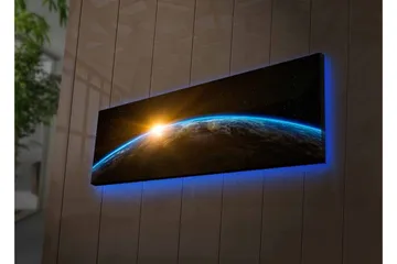 Lerretsbilde med LED-belysning - Jorden sett fra verdensrommet med en soloppgang i horisonten - Blå / Oransje / Svart - Interiør - Maleri & posters - Lerretsbilder