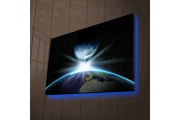 Lerretsbilde med LED-belysning - Jorden sett fra verdensrommet med en strålende soloppgang bak månen - Blå / Grønn / Svart - Interiør - Maleri & posters - Lerretsbilder