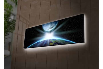 Lerretsbilde med LED-belysning - Jorden sett fra verdensrommet med lysstråler som bryter gjennom atmosfæren - Blå / Grønn / Svart - Interiør - Maleri & posters - Lerretsbilder
