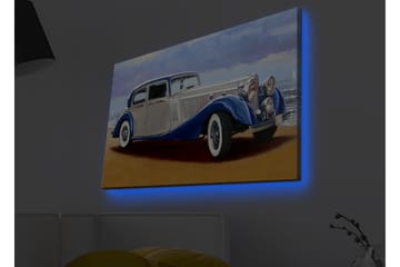 Lerretsbilde med LED-belysning - Klassisk bil ved sjøen med en dramatisk himmel i bakgrunnen - Blå / Sølv / Beige - Interiør - Maleri & posters - Lerretsbilder