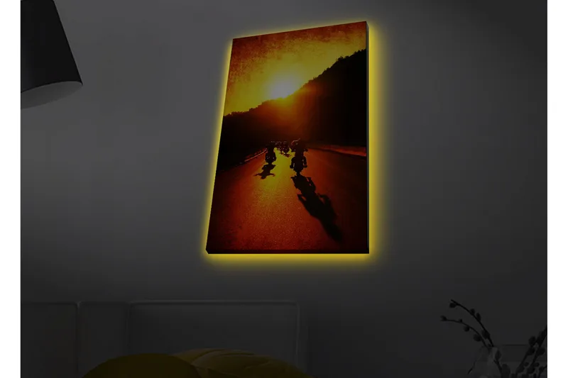 Lerretsbilde med LED-belysning - Motorsykler som kjører langs en vei i solnedgangens gylne lys - Gull / Oransje / Svart - Interiør - Maleri & posters - Lerretsbilder