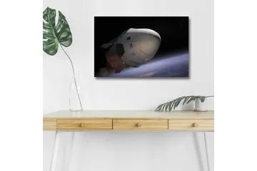 Lerretsbilde med LED-belysning - Romfartøy i bane over jorden - Svart / Hvit / Blå - Interiør - Maleri & posters - Lerretsbilder