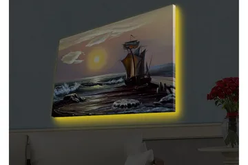 Lerretsbilde med LED-belysning - Seilbåt på en solrik strand med bølger og steiner - Blå / Oransje / Brun - Interiør - Maleri & posters - Lerretsbilder