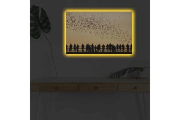 Lerretsbilde med LED-belysning - Silhuetter av mennesker mot en gyllen himmel med svevende fugler - Gull / Svart - Interiør - Maleri & posters - Lerretsbilder