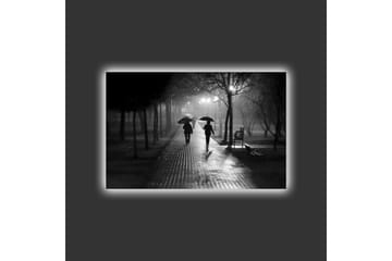 Lerretsbilde med LED-belysning - Silhuetter av to personer med paraplyer på en regnfull gate - Svart / Grå - Interiør - Maleri & posters - Lerretsbilder