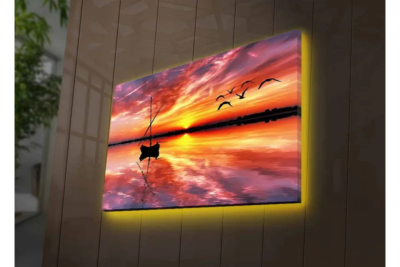 Lerretsbilde med LED-belysning - Solnedgang over rolig vann med en båt og flygende fugler - Oransje / Lilla / Blå - Interiør - Maleri & posters - Lerretsbilder
