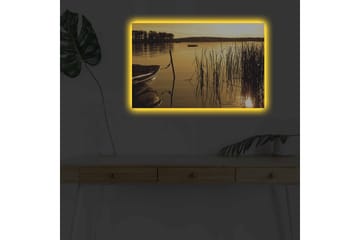 Lerretsbilde med LED-belysning - Solnedgang over rolig vann med siv og en båt i forgrunnen - Gull / Brun / Svart - Interiør - Maleri & posters - Lerretsbilder