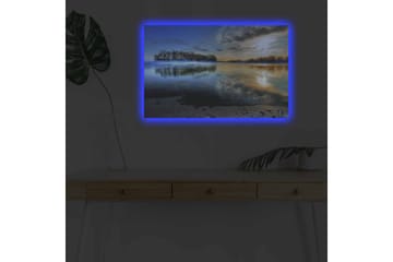 Lerretsbilde med LED-belysning - Speillignende innsjølandskap med en øy i horisonten - Blå / Grønn / Gull - Interiør - Maleri & posters - Lerretsbilder