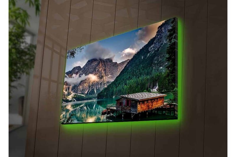 Lerretsbilde med LED-belysning - Stemningsfull fjellsjø med en trehytte ved vannet - Grønn / Blå / Brun - Interiør - Maleri & posters - Lerretsbilder