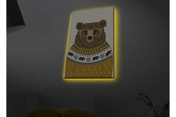 Lerretsbilde med LED-belysning - Stilig bjørn med briller i mønstret genser - Brun / Gul / Blå - Interiør - Maleri & posters - Lerretsbilder