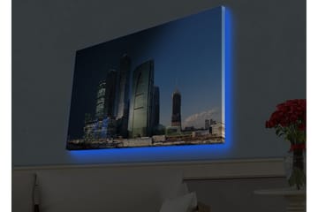 Lerretsbilde med LED-belysning - Storslått bybilde med moderne skyskrapere i kveldslyset - Mørk blå / Grønn / Svart - Interiør - Maleri & posters - Lerretsbilder