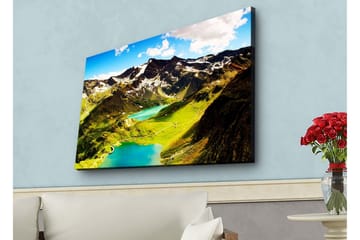 Lerretsbilde med LED-belysning - Storslått fjellandskap med glitrende innsjøer og grønne enger - Grønn / Blå / Hvit - Interiør - Maleri & posters - Lerretsbilder