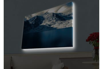 Lerretsbilde med LED-belysning - Storslått fjellandskap med snødekte fjelltopper og speilblanke vannflater - Mørk blå / Hvit / Grå - Interiør - Maleri & posters - Lerretsbilder