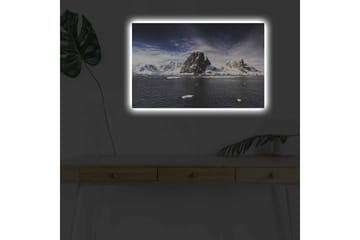 Lerretsbilde med LED-belysning - Storslått fjellkjede med snødekte topper ved en speilblank innsjø - Mørk blå / Hvit / Grå - Interiør - Maleri & posters - Lerretsbilder