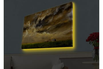 Lerretsbilde med LED-belysning - Storslått landskapsutsikt med dramatiske skyer og en gård i horisonten - Gull / Mørk blå / Grønn - Interiør - Maleri & posters - Lerretsbilder