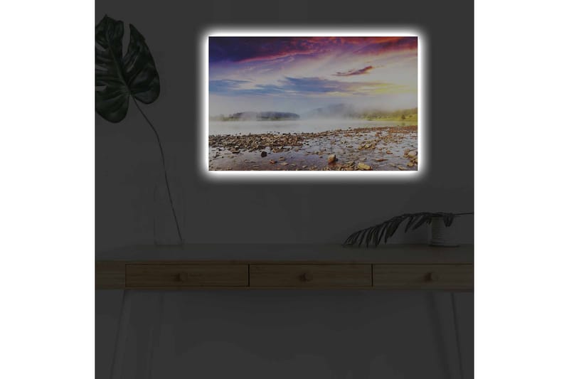 Lerretsbilde med LED-belysning - Storslått landskapsutsikt med tåke over en innsjø og fargerik himmel - Lilla / Oransje / Blå - Interiør - Maleri & posters - Lerretsbilder