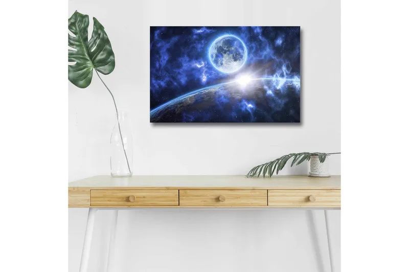 Lerretsbilde med LED-belysning - Storslått romscene med en planet og en måne i fokus - Mørk blå / Lys blå / Hvit - Interiør - Maleri & posters - Lerretsbilder