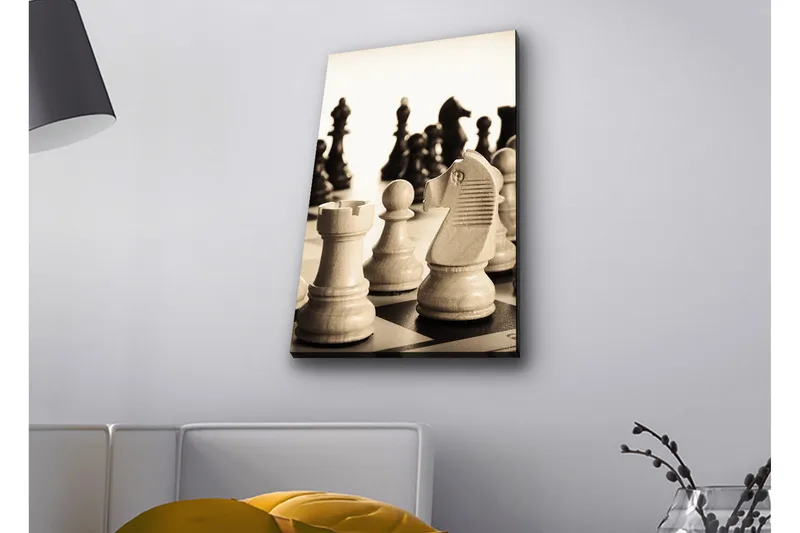 Lerretsbilde med LED-belysning - Strategisk sjakkoppsett med trebrikker, Beige / Svart / Brun