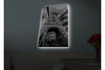 Lerretsbilde med LED-belysning - Svart-hvitt-bilde av Tower Bridge i London med dramatiske skyer - Svart / Hvit / Grå - Interiør - Maleri & posters - Lerretsbilder