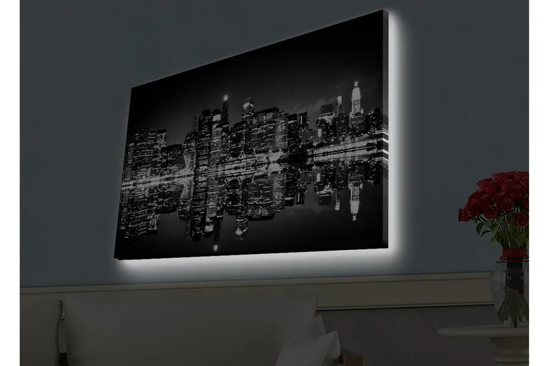 Lerretsbilde med LED-belysning - Svart-hvitt bysilhuett med refleksjoner i vannoverflaten - Svart / Hvit / Grå - Interiør - Maleri & posters - Lerretsbilder
