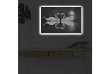 Lerretsbilde med LED-belysning - To svaner som danner et hjerte i en speillignende innsjø under en måne - Hvit / Svart / Grå - Interiør - Maleri & posters - Lerretsbilder