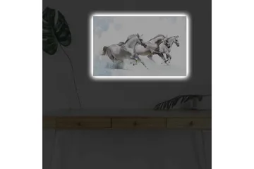 Lerretsbilde med LED-belysning - Tre hvite hester galopperer gjennom et snødekt landskap - Hvit / Lys grå / Blå - Interiør - Maleri & posters - Lerretsbilder