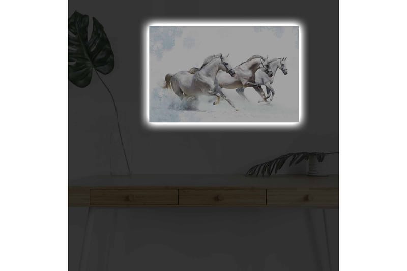 Lerretsbilde med LED-belysning - Tre hvite hester galopperer gjennom et snødekt landskap - Hvit / Lys grå / Blå - Interiør - Maleri & posters - Lerretsbilder