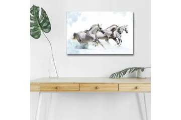 Lerretsbilde med LED-belysning - Tre hvite hester galopperer gjennom et snødekt landskap - Hvit / Lys grå / Blå - Interiør - Maleri & posters - Lerretsbilder