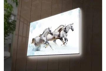 Lerretsbilde med LED-belysning - Tre hvite hester galopperer gjennom et snødekt landskap - Hvit / Lys grå / Blå - Interiør - Maleri & posters - Lerretsbilder