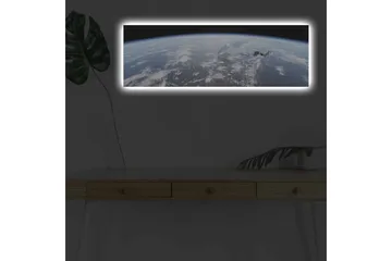 Lerretsbilde med LED-belysning - Utsikt over jorden fra verdensrommet med den internasjonale romstasjonen i fokus - Blå / Hvit / Svart - Interiør - Maleri & posters - Lerretsbilder
