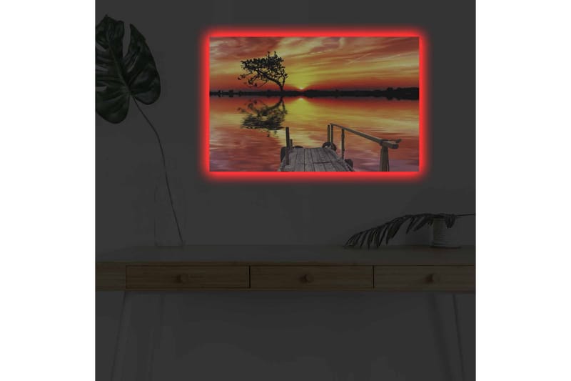 Lerretsbilde med LED-belysning - Vakker solnedgang over en speilblank innsjø med en ensom trebredde - Oransje / Gul / Svart - Interiør - Maleri & posters - Lerretsbilder
