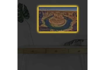 Lerretsbilde med LED-belysning - Vakker utsikt over en svingete elv omgitt av dramatiske klipper - Rød / Grønn / Blå - Interiør - Maleri & posters - Lerretsbilder