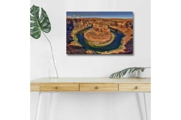 Lerretsbilde med LED-belysning - Vakker utsikt over en svingete elv omgitt av dramatiske klipper - Rød / Grønn / Blå - Interiør - Maleri & posters - Lerretsbilder