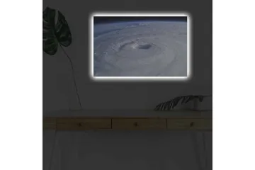 Lerretsbilde med LED-belysning - Virvlende skyer i en tropisk syklon - Hvit / Blå / Grå - Interiør - Maleri & posters - Lerretsbilder