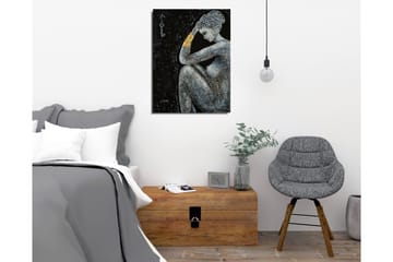 Lerretsbilde - Naken kvinne i en tankefull positur med en gyllen detalj på armen - Svart / Grå / Gull - Interiør - Maleri & posters - Lerretsbilder
