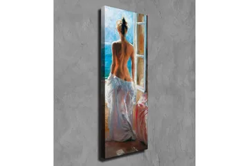 Lerretsbilde - Naken kvinne står ved et vindu med utsikt over havet - Blå / Hvit / Beige - Interiør - Maleri & posters - Lerretsbilder