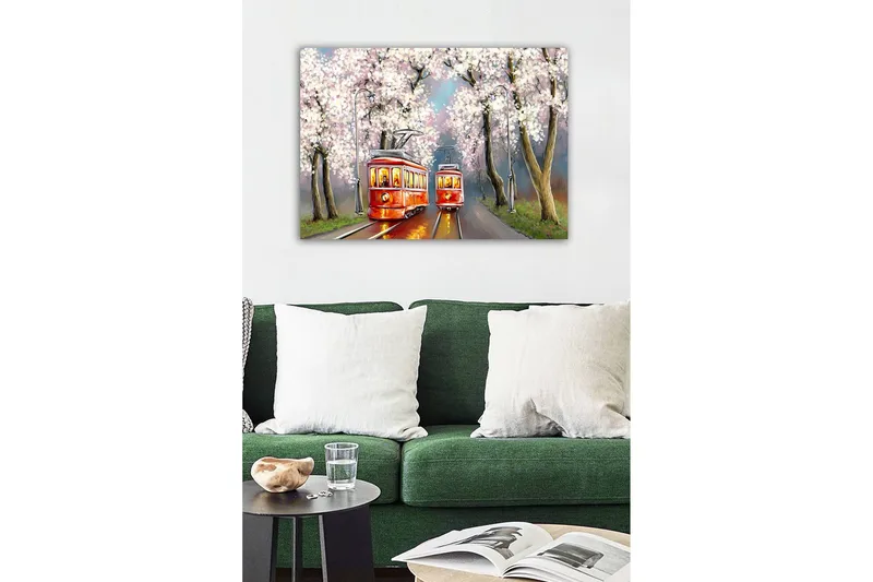 Lerretsbilde - Røde trikker under blomstrende kirsebærtrær - Rød / Rosa / Grønn - Interiør - Maleri & posters - Lerretsbilder