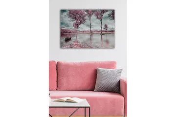 Lerretsbilde - Rosa trær ved en speilblank innsjø med en båt i forgrunnen - Rosa / Grå / Blå - Interiør - Maleri & posters - Lerretsbilder