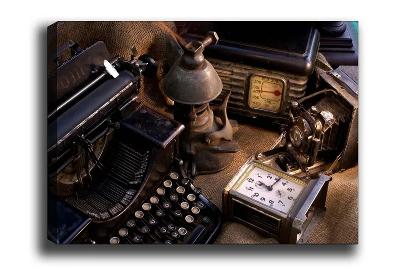 Lerretsbilde - Samling av vintage skrivemaskiner og gamle apparater, Svart / Brun / Grå