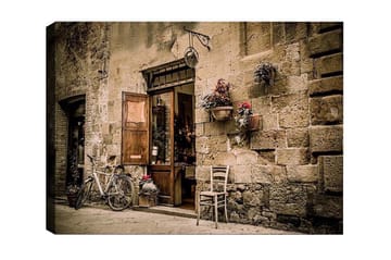 Lerretsbilde - Sjarmerende gatebilde med sykkel og åpen dør til butikk - Beige / Brun / Grønn - Interiør - Maleri & posters - Lerretsbilder