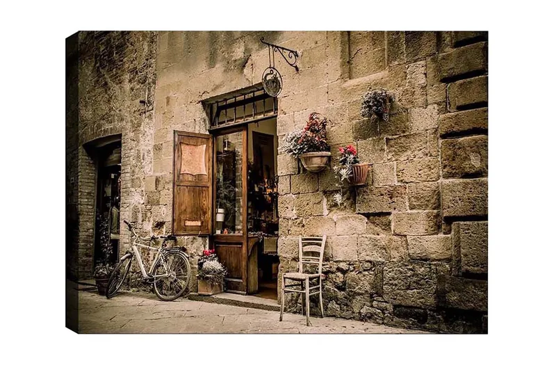 Lerretsbilde - Sjarmerende gatebilde med sykkel og åpen dør til butikk, Beige / Brun / Grønn